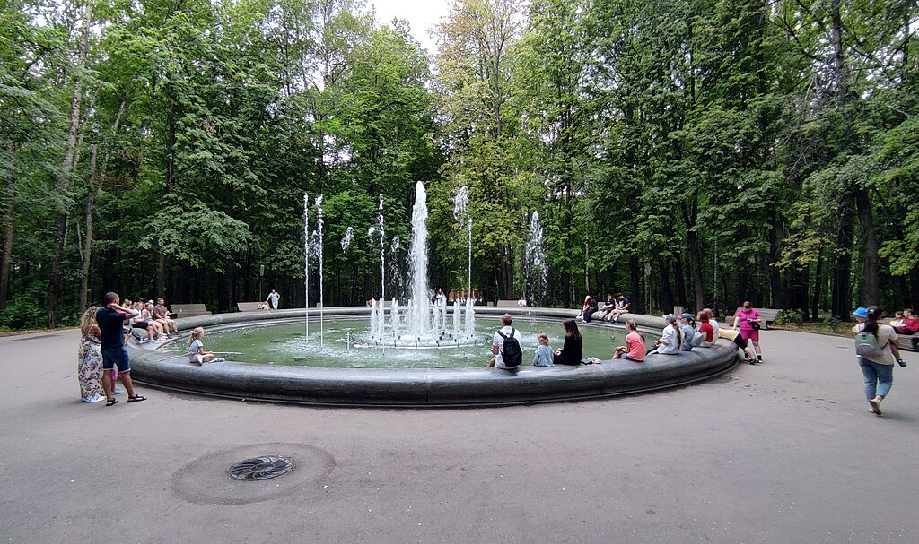 Фото: Apetrov09703 / commons.wikimedia.org (CC BY-SA 4.0)###https://commons.wikimedia.org/wiki/File:Fountain_in_Shveitsariia_park,_Nizhny_Novgorod,_Russia.jpg#/media/File:Fountain_in_Shveitsariia_park,_Nizhny_Novgorod,_Russia.jpg
