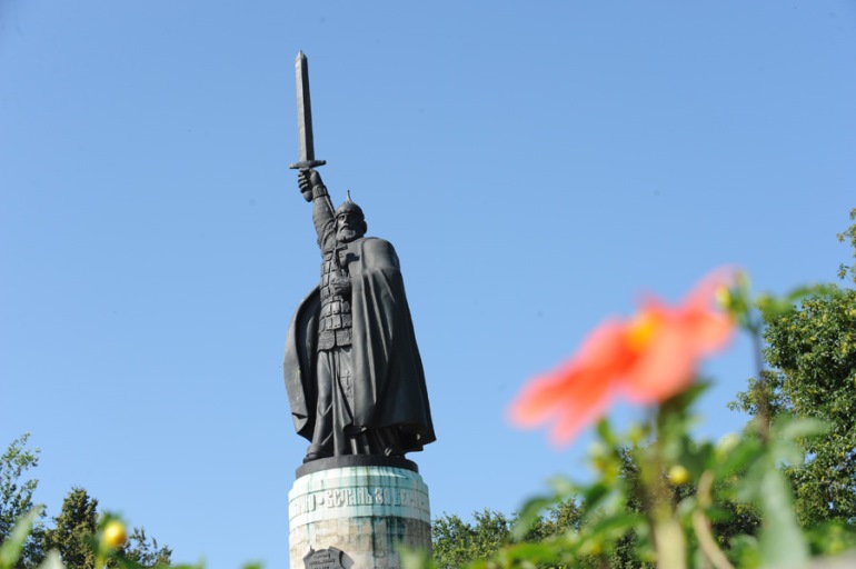 Памятник Илье Муромцу в Муроме. Фото:  yarmama.ru