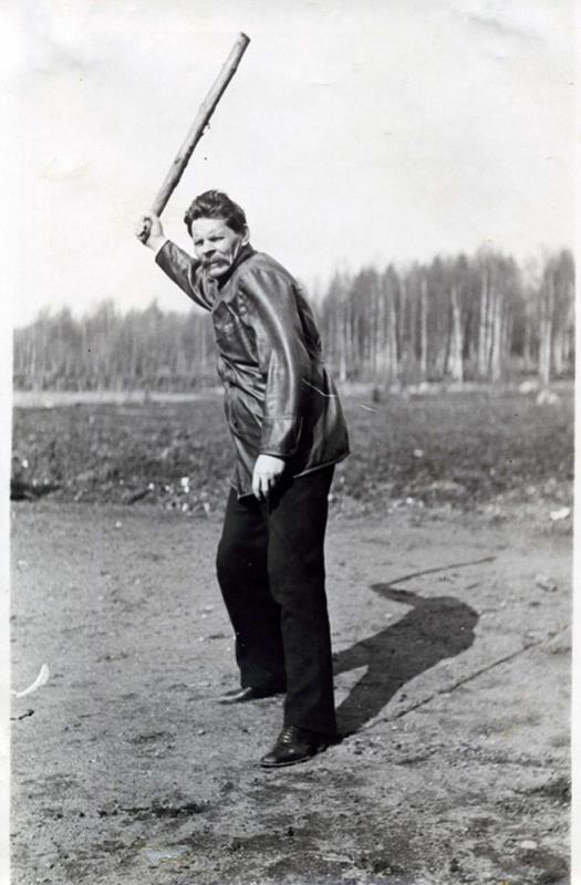 А. М. Горький с битой. Фото: Национальный музей Республики Татарстан