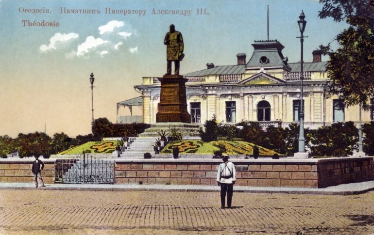 Памятник императору Александру III в Феодосии