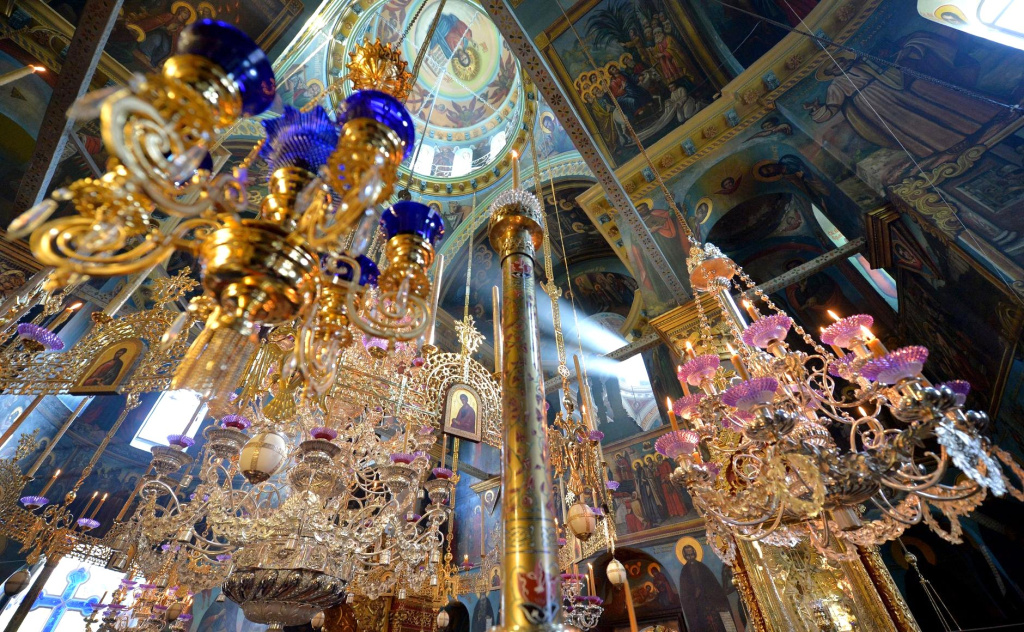 В Свято-Пантелеимоновом монастыре. Фото: wikipedia.org###https://ru.wikipedia.org/wiki/%D0%9F%D0%B0%D0%BD%D1%82%D0%B5%D0%BB%D0%B5%D0%B8%D0%BC%D0%BE%D0%BD%D0%BE%D0%B2_%D0%BC%D0%BE%D0%BD%D0%B0%D1%81%D1%82%D1%8B%D1%80%D1%8C_(%D0%90%D1%84%D0%BE%D0%BD)