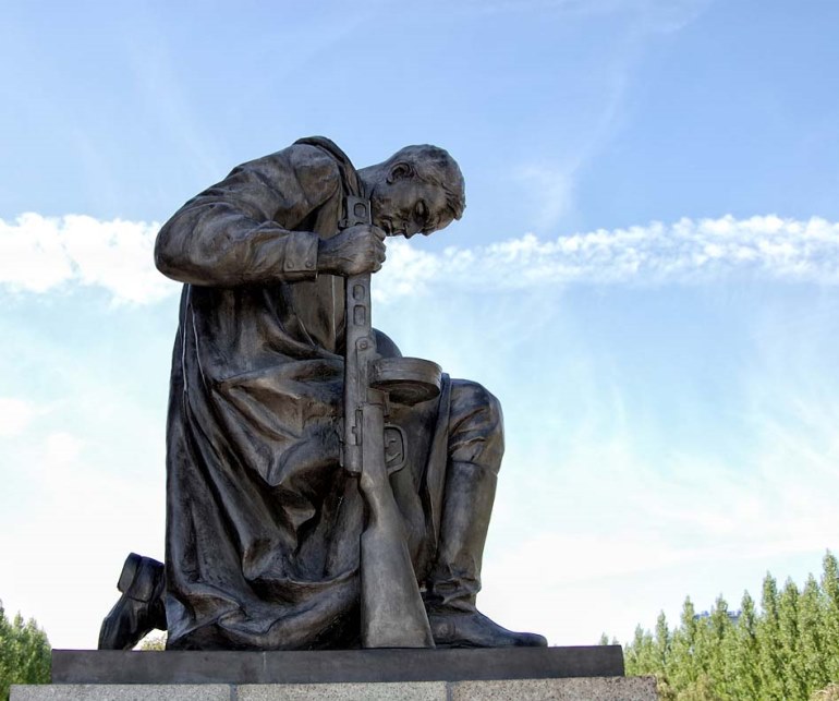 Памятник советскому солдату в Трептов-парке, Берлин. Фото: http://vsr.mil.by