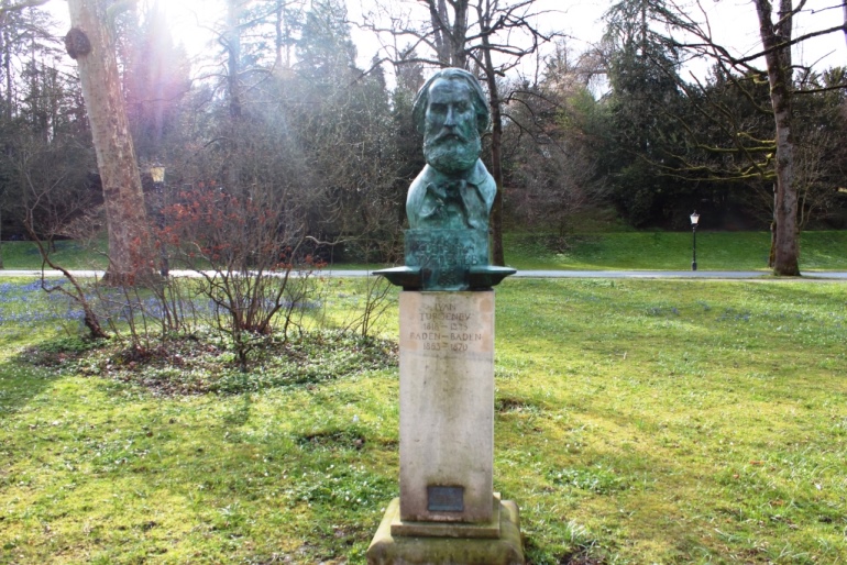 Памятник И. С. Тургеневу в Баден-Бадене. Фото:  okapustina.blogspot.com