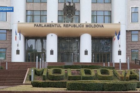 В Молдавии хотят уничтожить скульптуру «Маршалы Победы» и Аллею героев, заявил Алексей Петрович